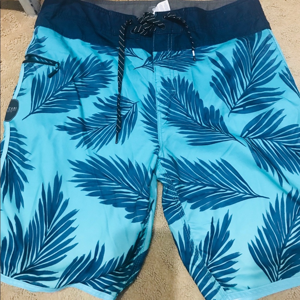 Men’s swim shorts